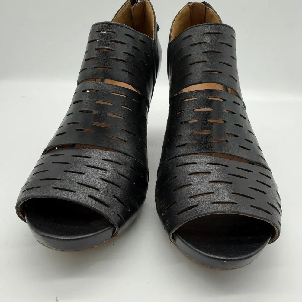 Clarks Artisan Okena Sass Black Leather Peep‎ Toe Shooties Back Zip Heel 7.5